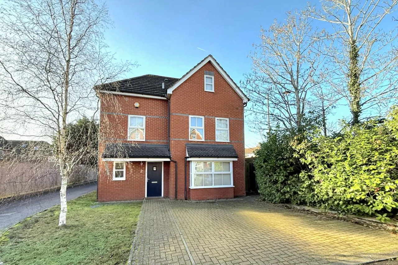 4 bed house for sale — Dashwood Close, Camberley, Surrey, GU15 3AU