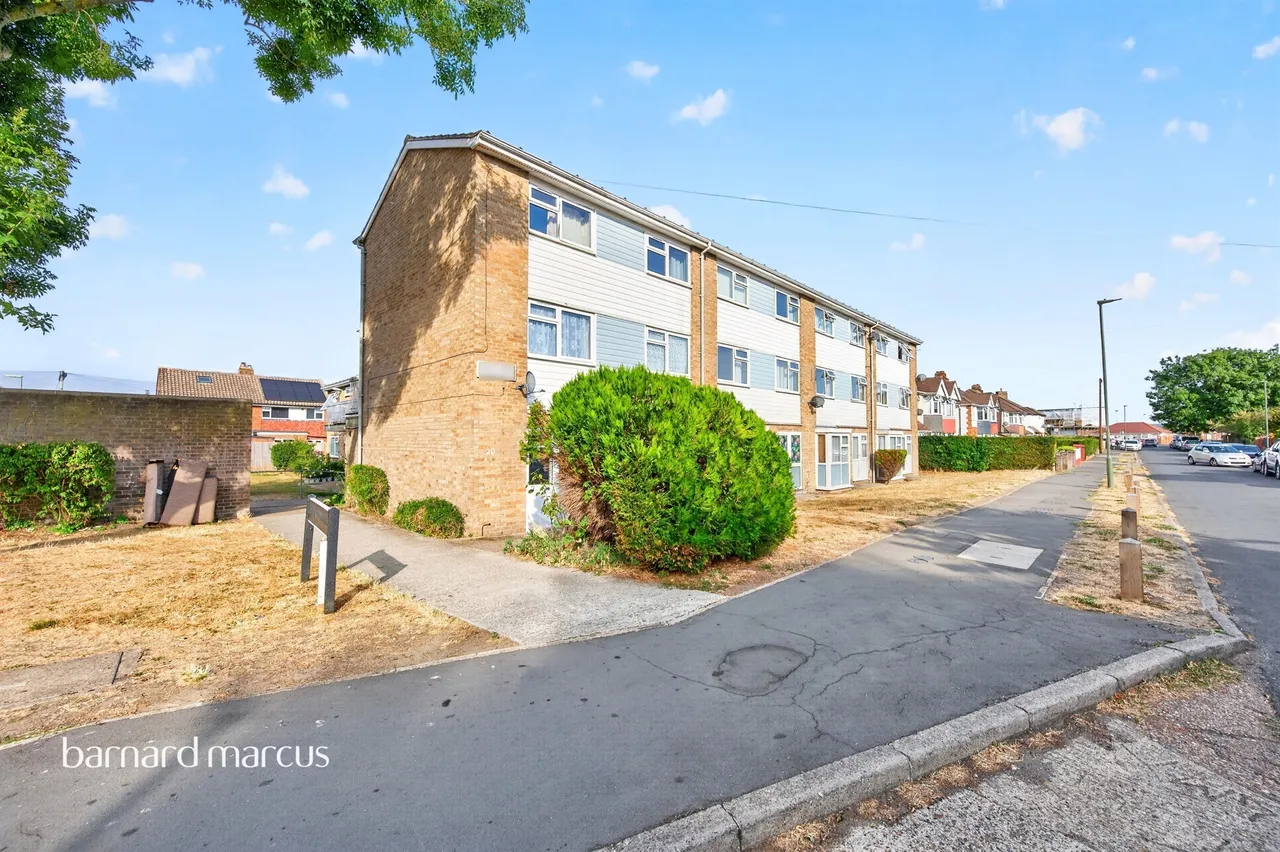 2 bed flat for sale — Gatley Avenue, Epsom