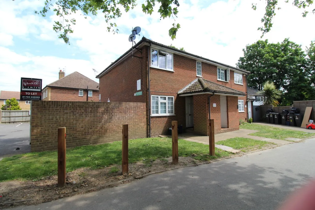1 bed flat to rent, Staines Road, Feltham