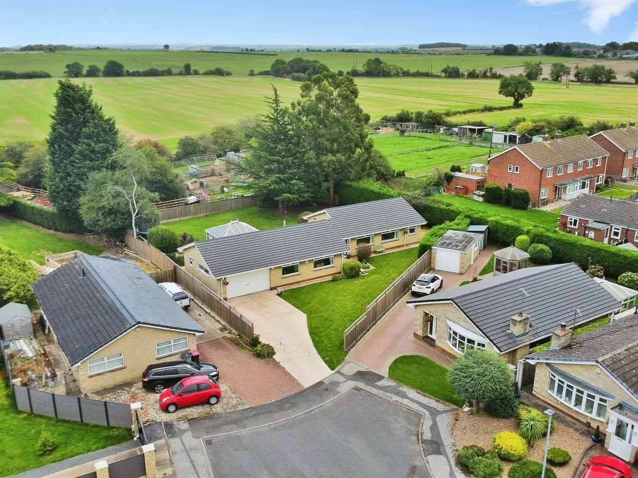3 bed house for sale — Lingodell Close, Laughton, Sheffield