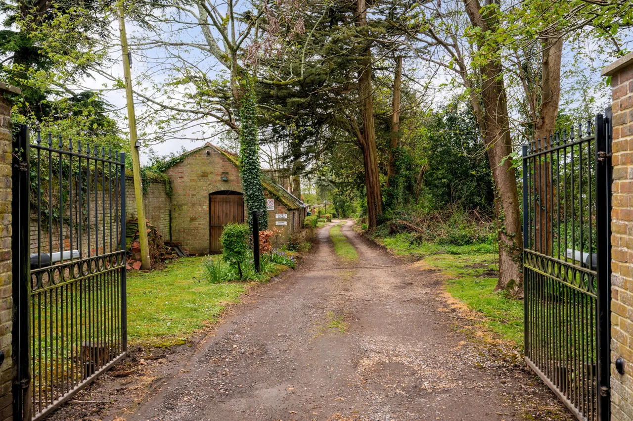 Park Place, Wickham, PO17, photo 12