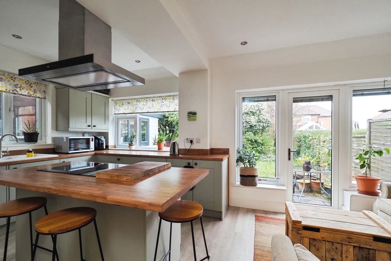 Larch Crescent, Beeston, Nottingham, Nottinghamshire, NG9, photo 4