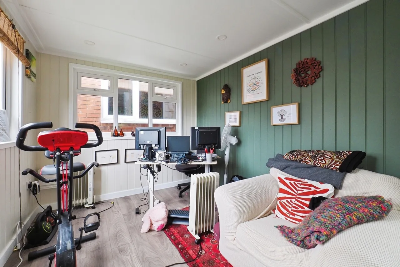 Larch Crescent, Beeston, Nottingham, Nottinghamshire, NG9, photo 27