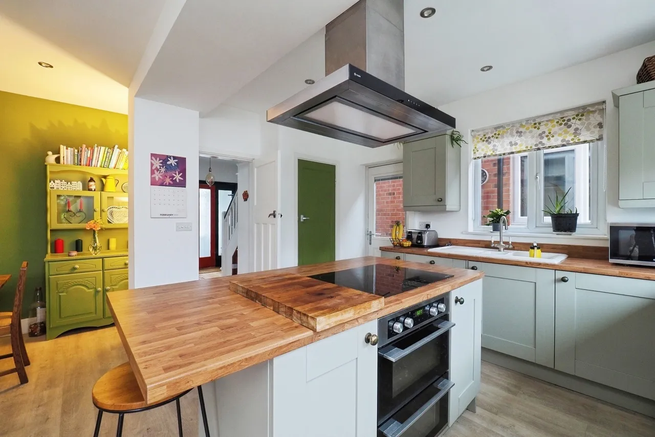 Larch Crescent, Beeston, Nottingham, Nottinghamshire, NG9, photo 7
