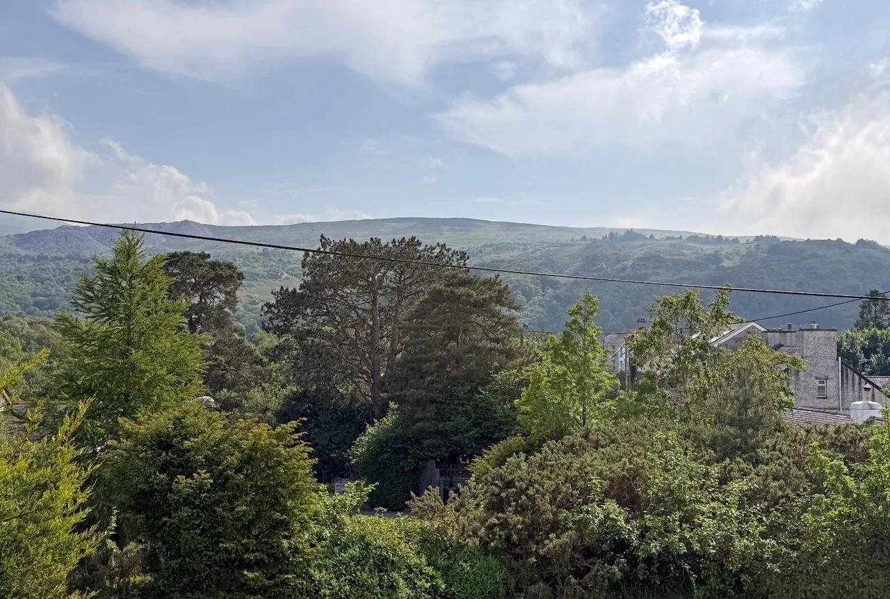 Brynrefail, Caernarfon, LL55, photo 3