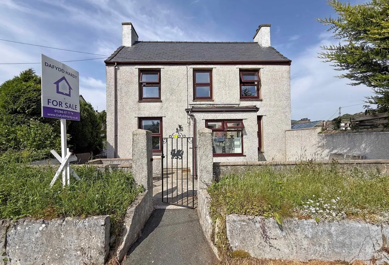 3 bed house for sale, Brynrefail, Caernarfon, LL55