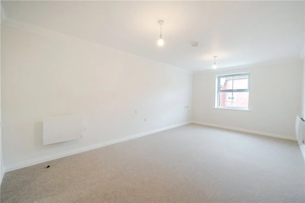 Water Lane, Towcester, Northamptonshire, NN12 6HR, photo 6
