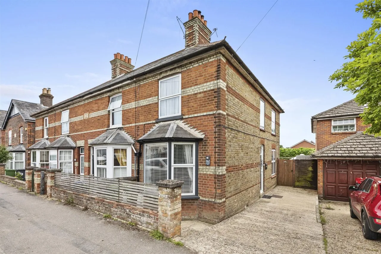 2 bed house for sale, Amersham Road, High Wycombe, HP13