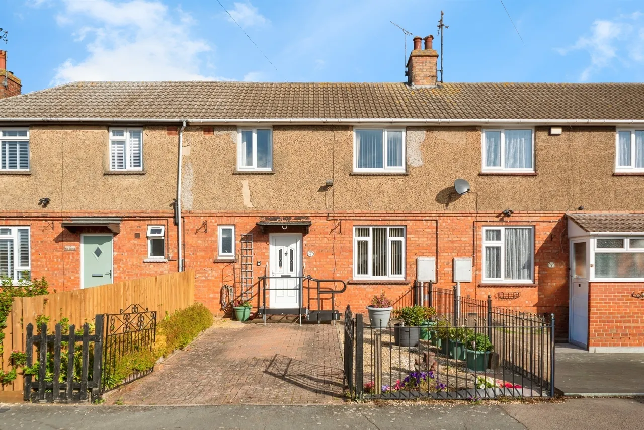3 bed house for sale — The Grove, Grantham