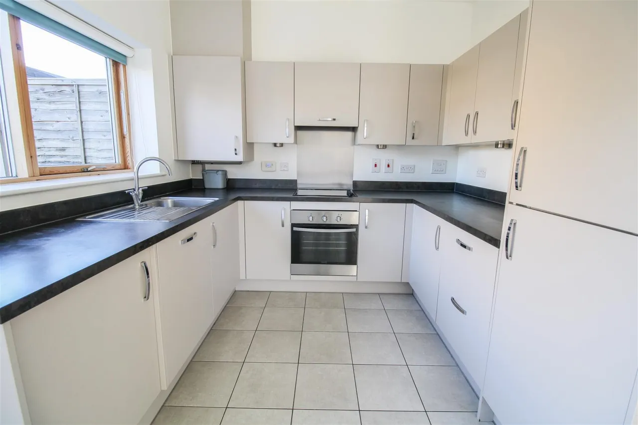 Barnsley Wood Rise, Newhall, CM17, photo 2