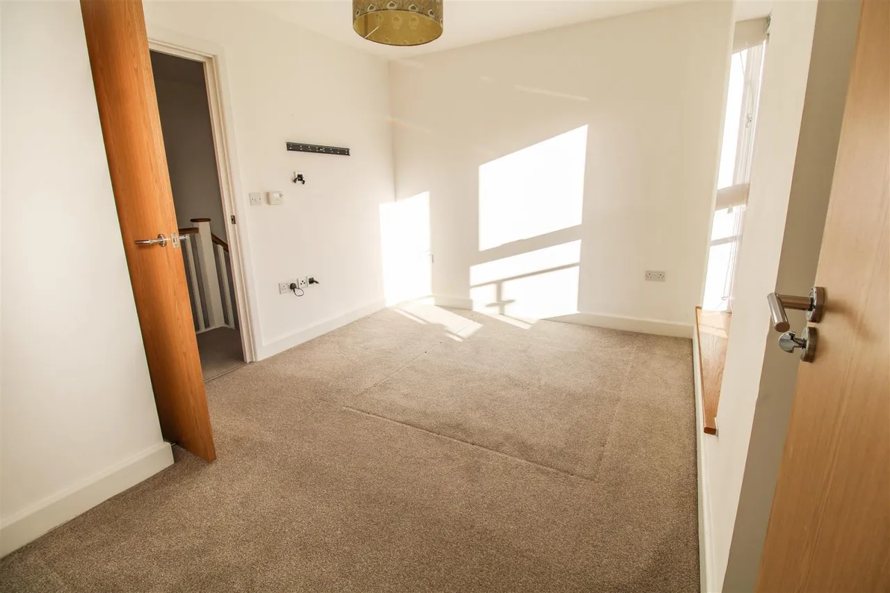 Barnsley Wood Rise, Newhall, CM17, photo 9