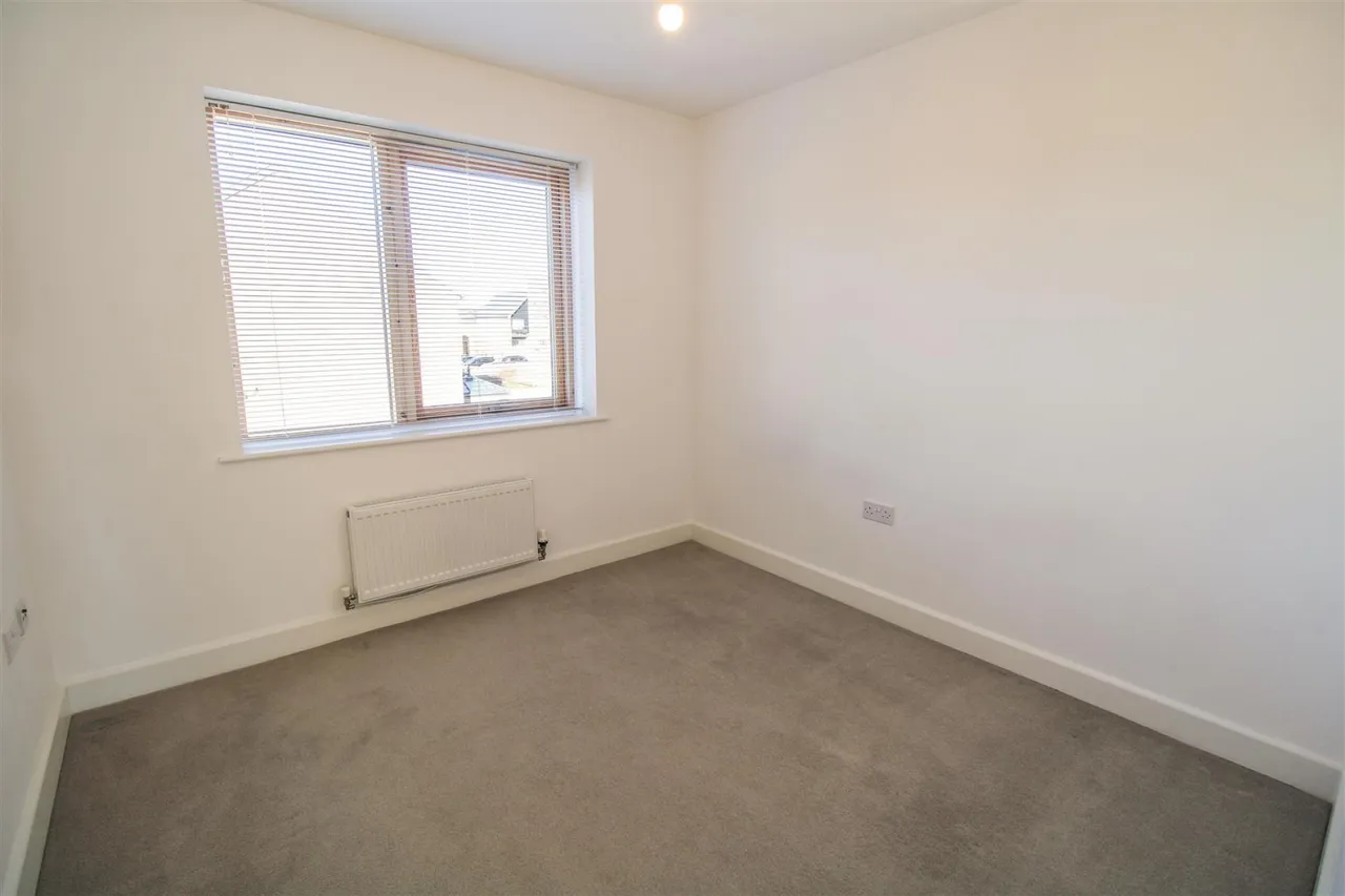 Barnsley Wood Rise, Newhall, CM17, photo 13