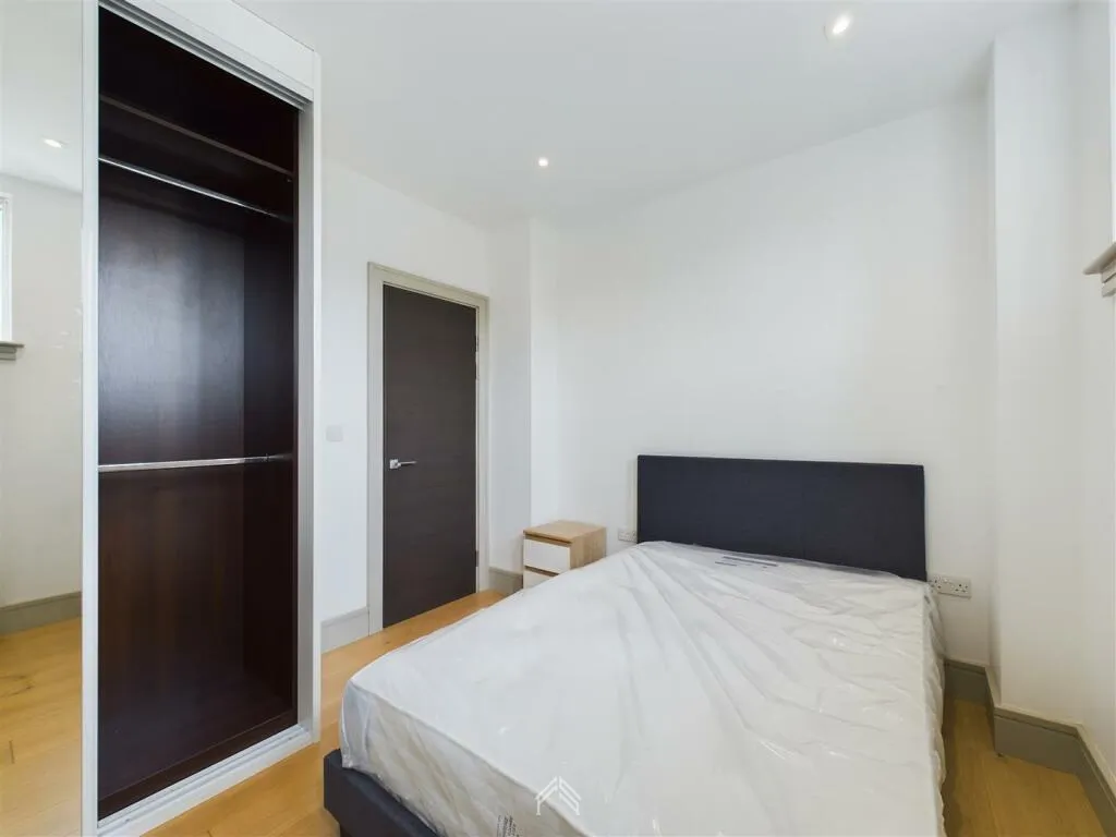 Imperial Drive, London, HA2, photo 6