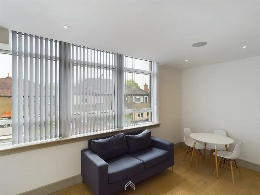 2 bed flat to rent, Imperial Drive, London, HA2