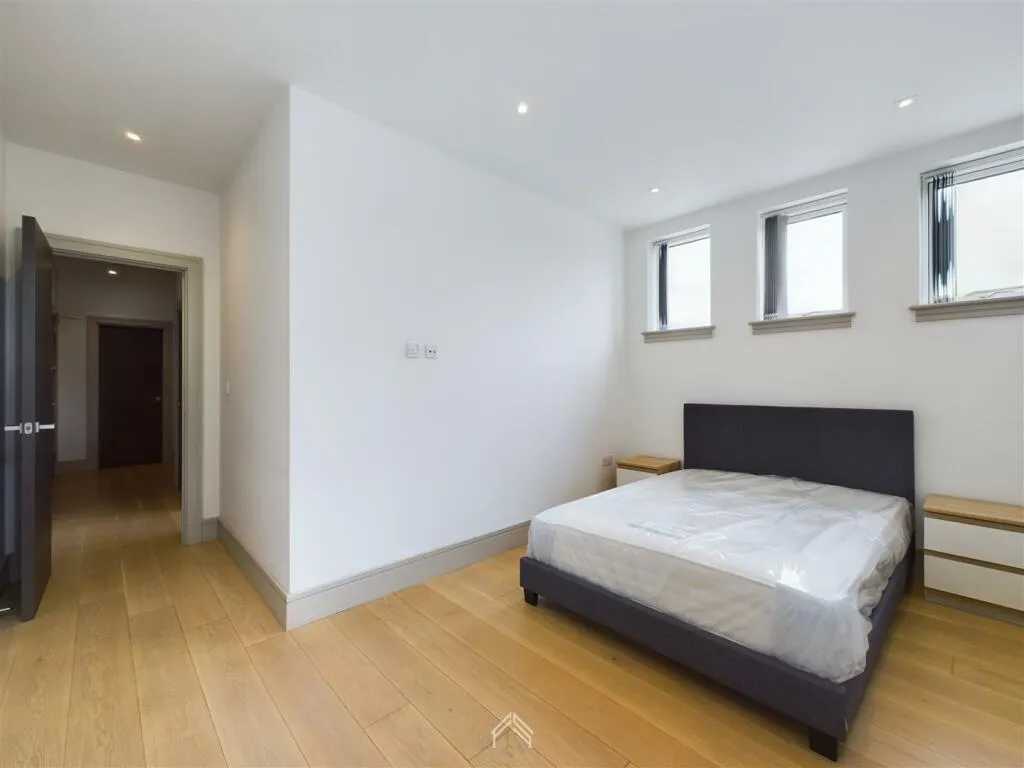 Imperial Drive, London, HA2, photo 4