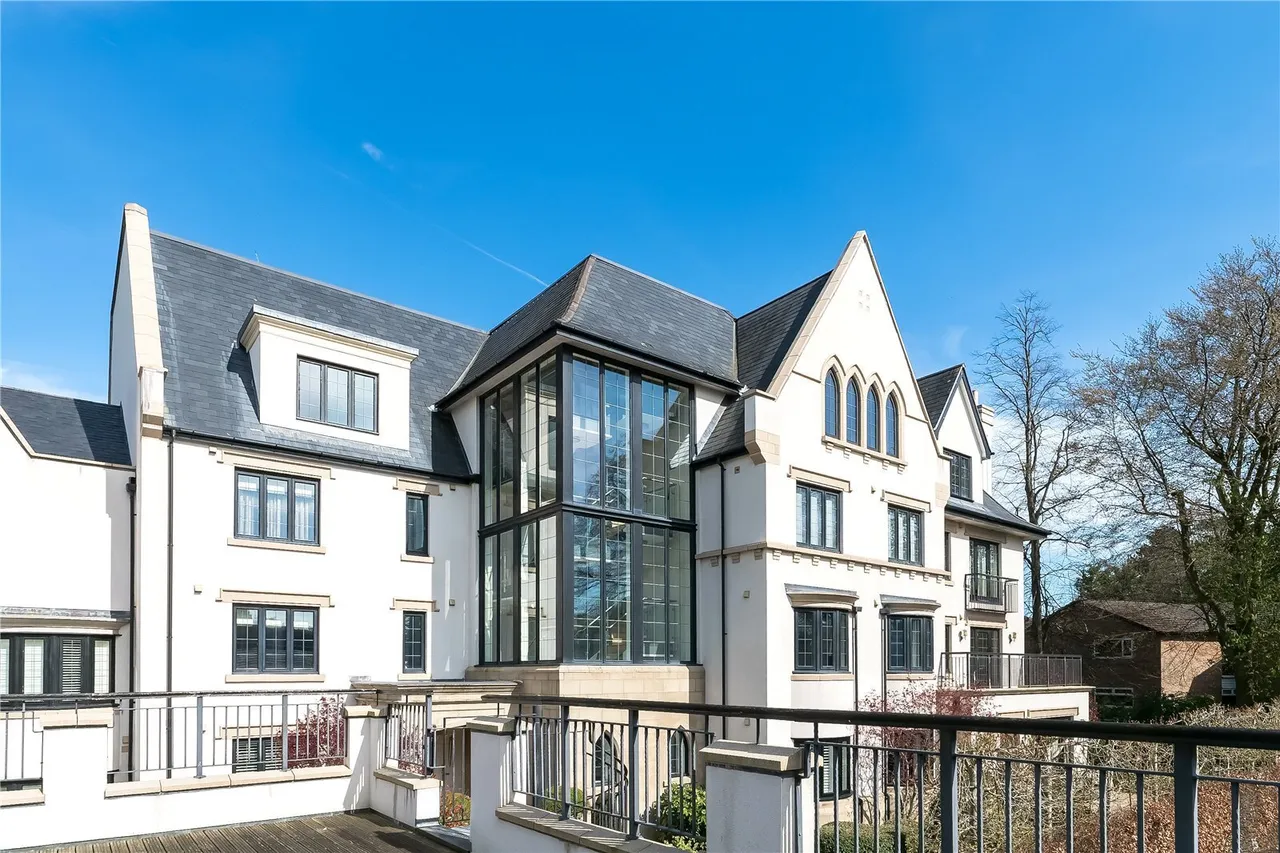 4 bed property for sale, Brook Lane, Alderley Edge, SK9