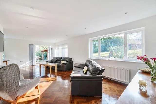 High View Road, Lightwater, GU18, photo 24