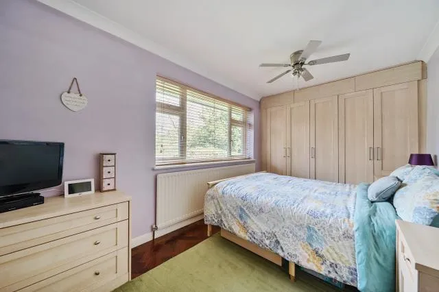 High View Road, Lightwater, GU18, photo 14