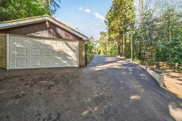 High View Road, Lightwater, GU18, photo 22