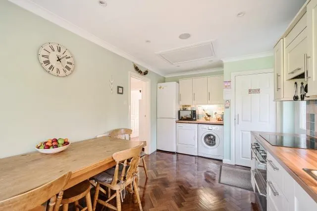 High View Road, Lightwater, GU18, photo 9