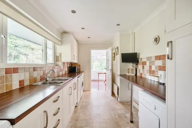 High View Road, Lightwater, GU18, photo 7