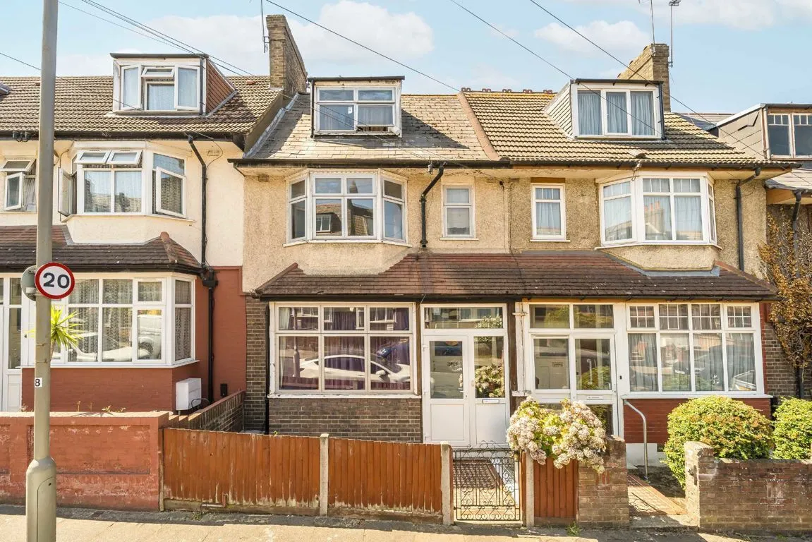 4 bed property for sale, Lynwood Road, SW17