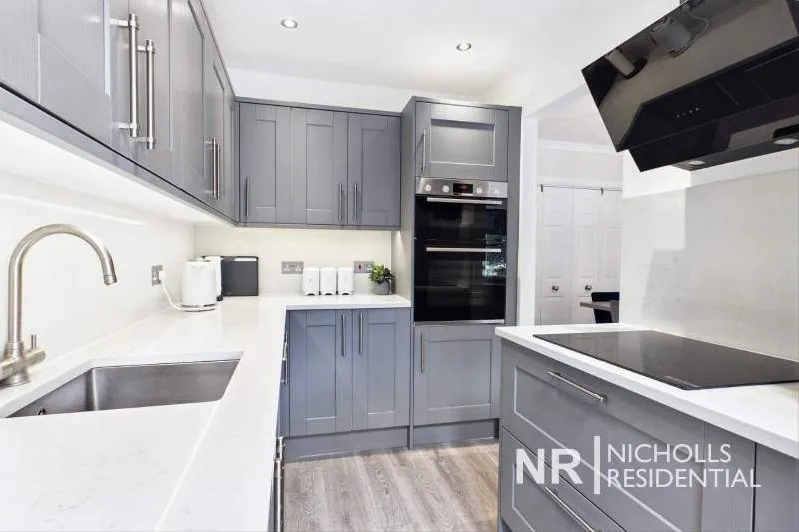 Rhodrons Avenue, Chessington, KT9, photo 8