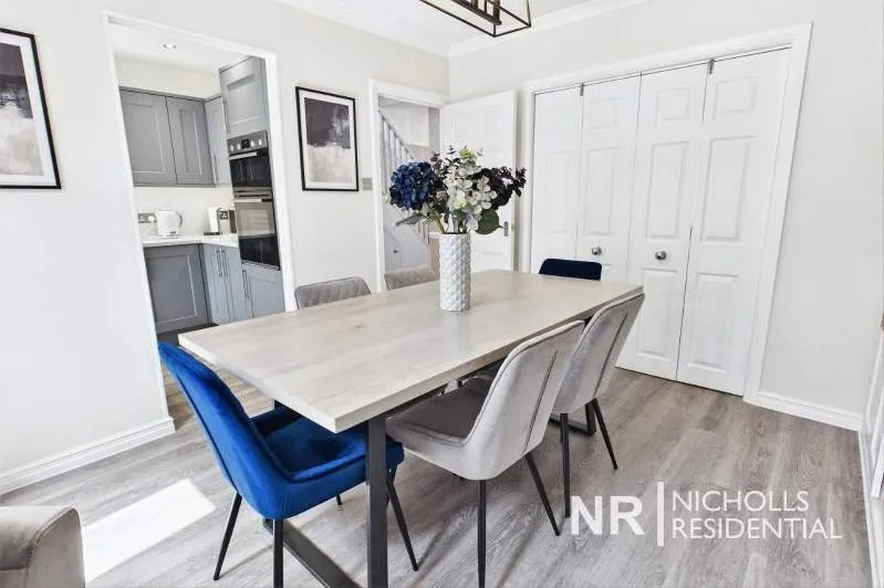 Rhodrons Avenue, Chessington, KT9, photo 5