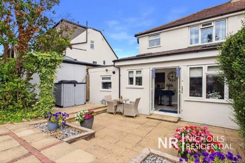 Rhodrons Avenue, Chessington, KT9, photo 22