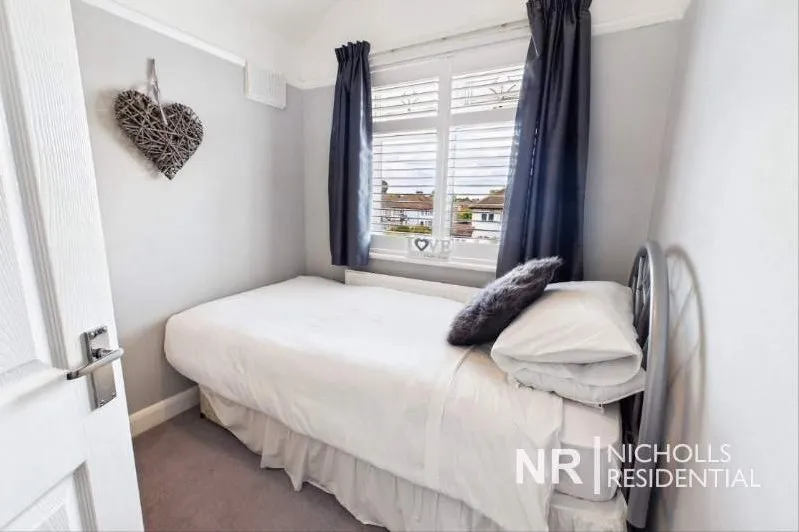 Rhodrons Avenue, Chessington, KT9, photo 18