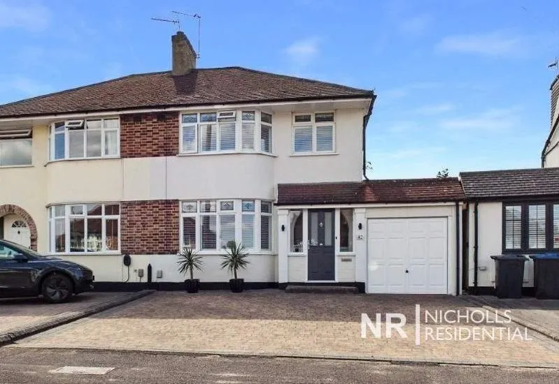 3 bed house for sale, Rhodrons Avenue, Chessington, KT9