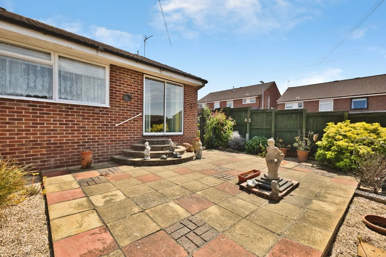 Southway Drive, Yeovil, photo 11