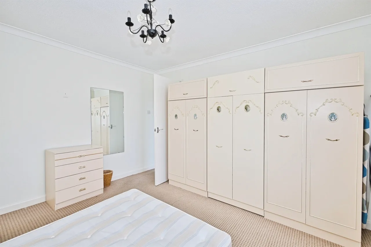 Southway Drive, Yeovil, photo 7