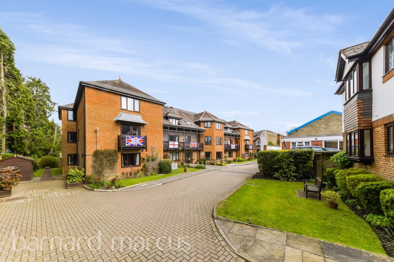 South Street, Dorking, RH4, photo 12