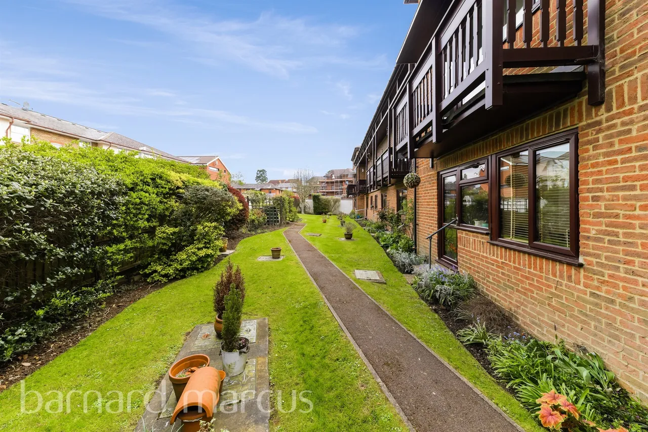 South Street, Dorking, RH4, photo 13