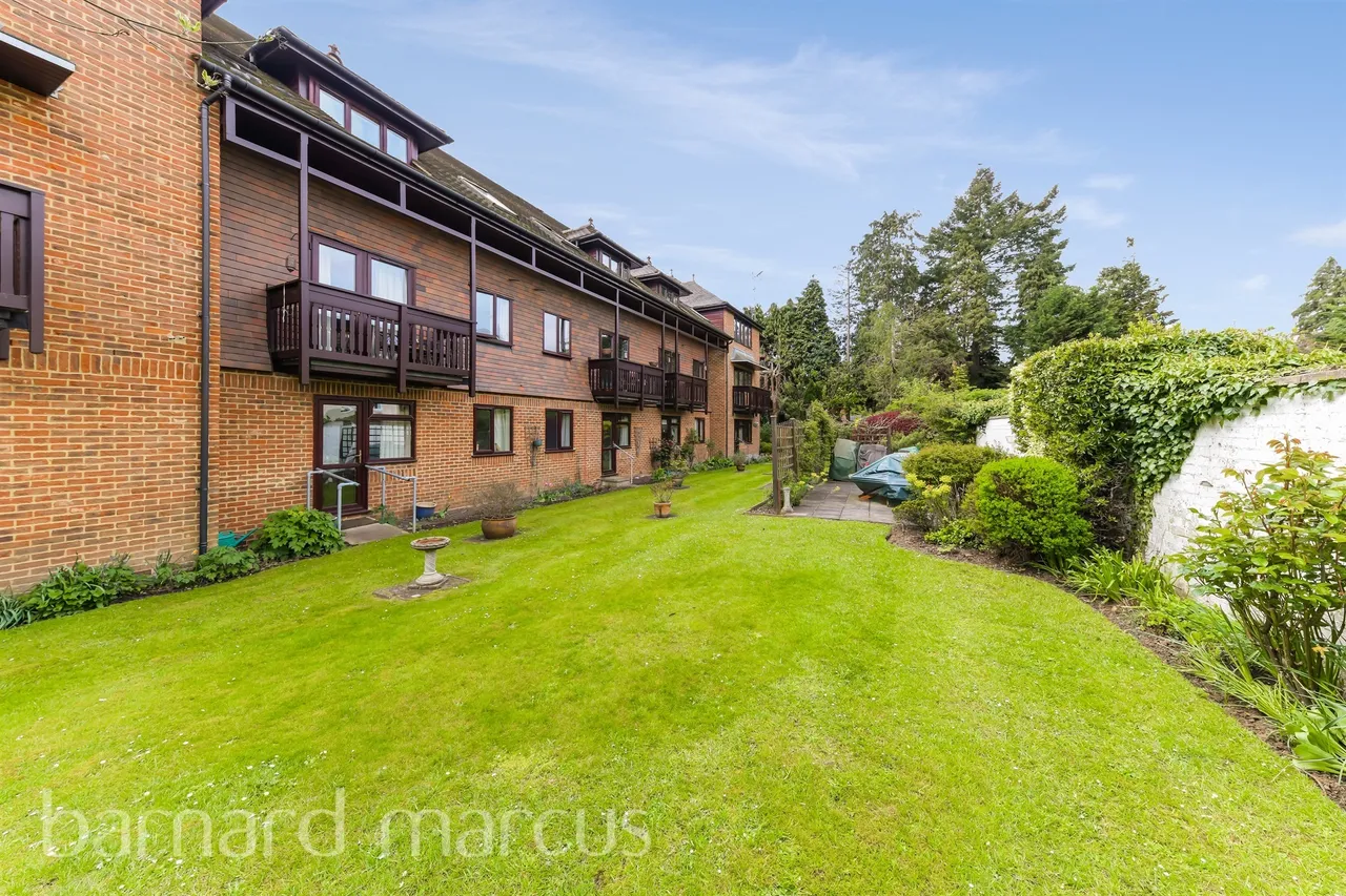 South Street, Dorking, RH4, photo 15