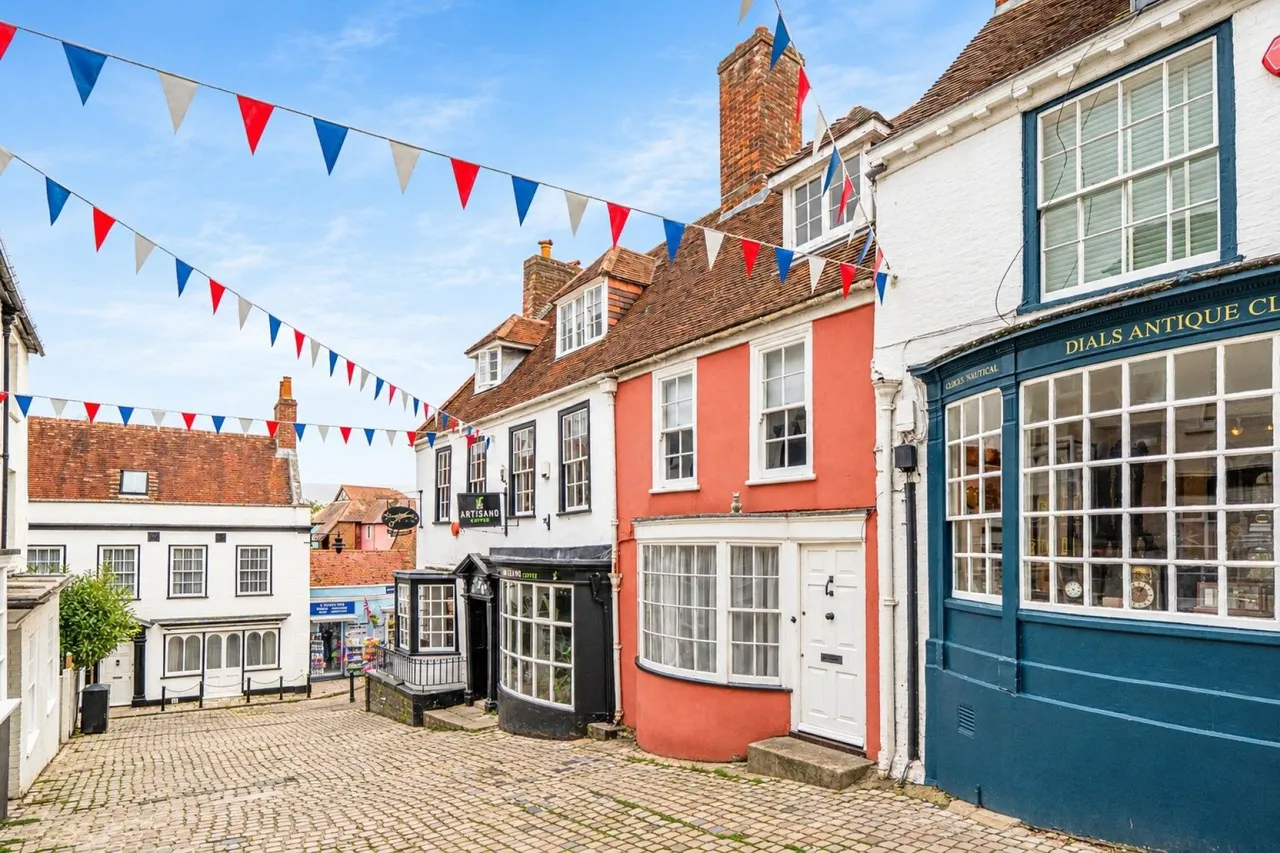 4 bed house for sale, Quay Hill, Lymington, SO41