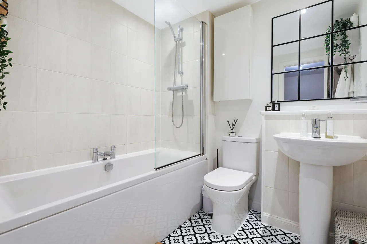 Burgess Road, Horley, RH6, photo 9