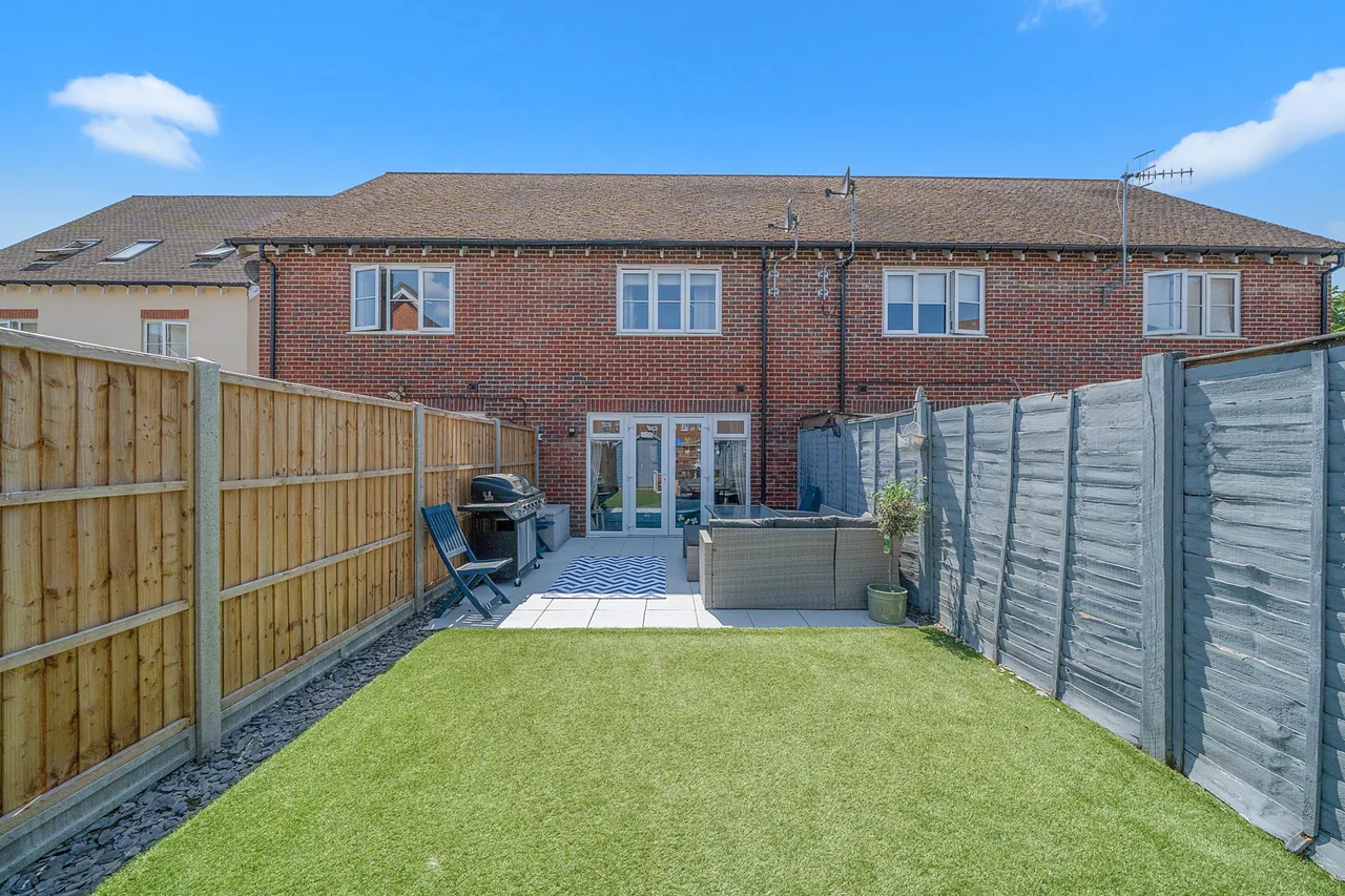 Burgess Road, Horley, RH6, photo 3