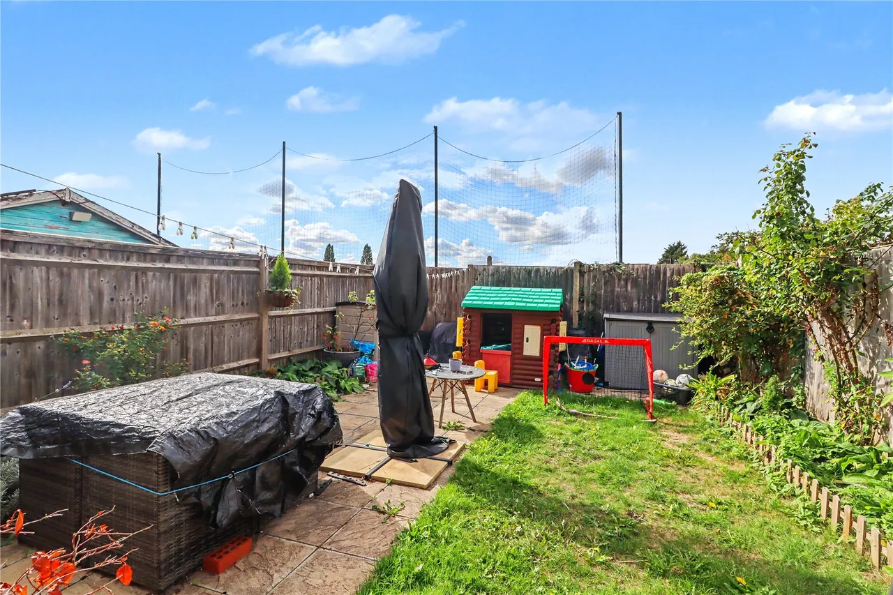 Loop Road, Woking, GU22, photo 11