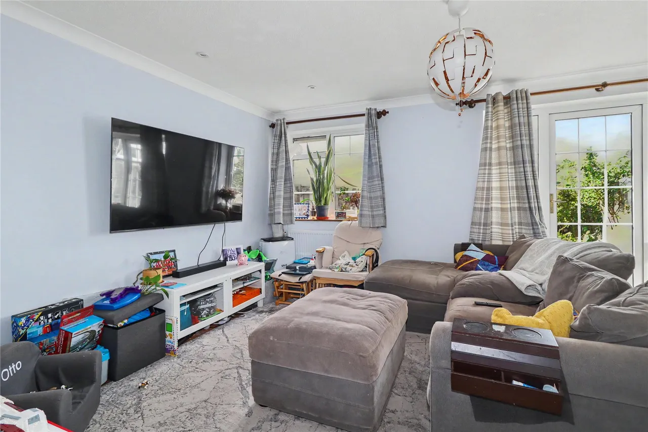 Loop Road, Woking, GU22, photo 3