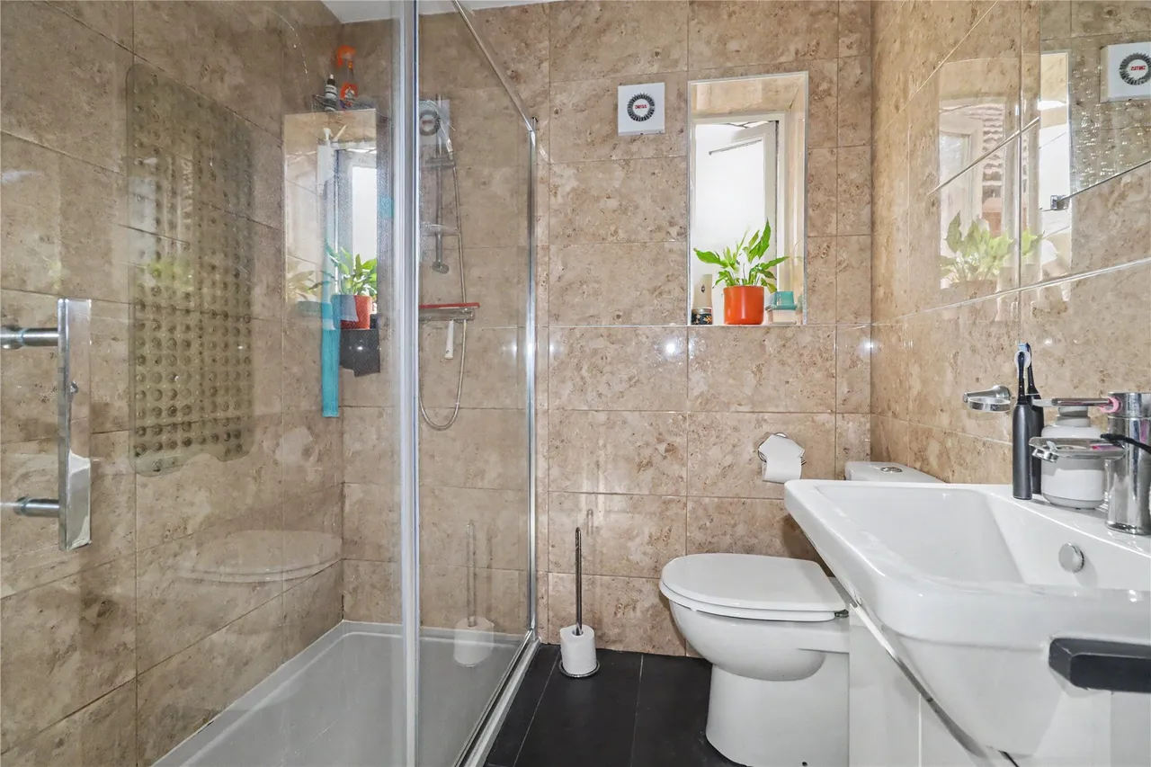 Loop Road, Woking, GU22, photo 9