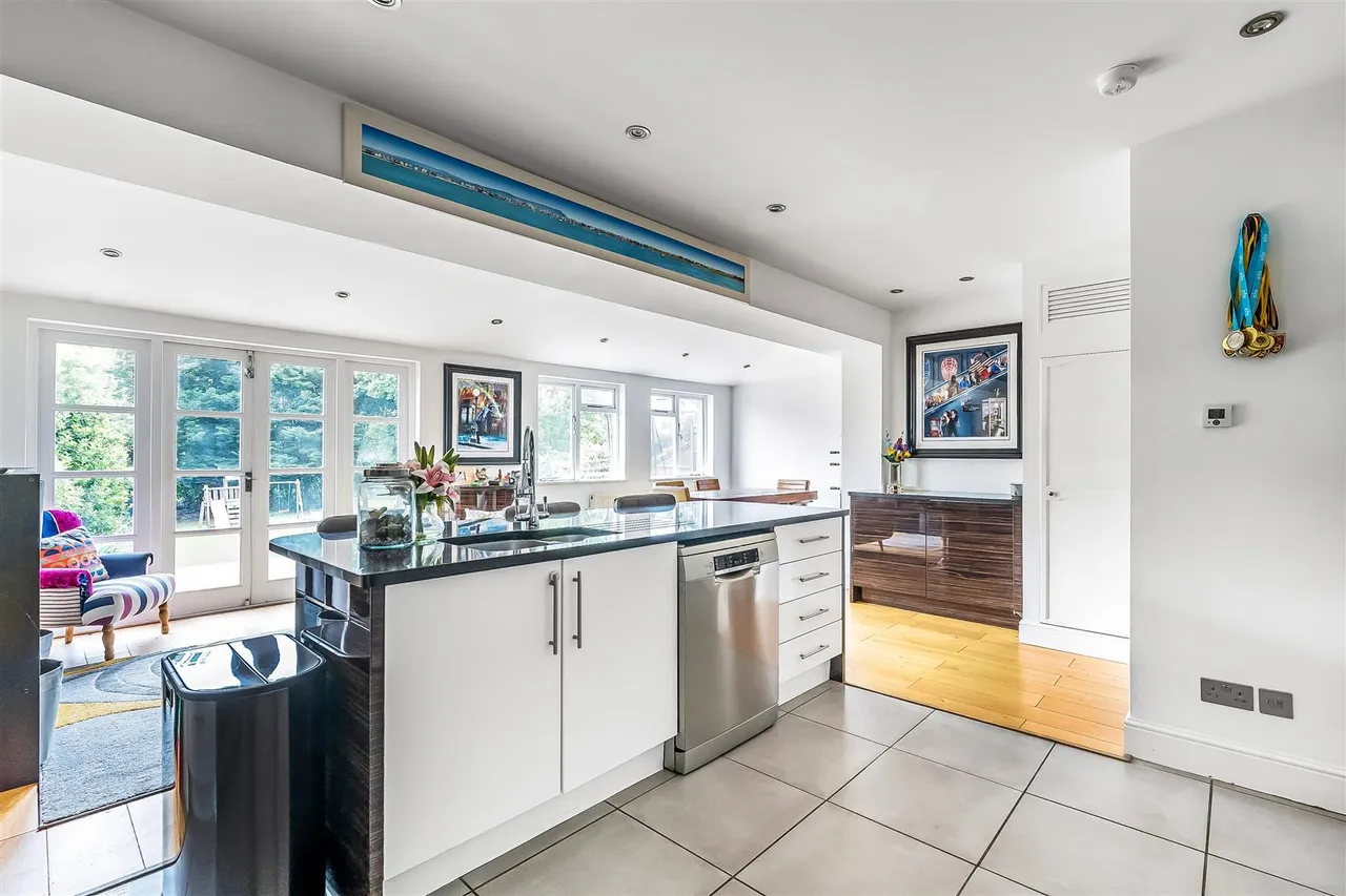 Monks Green, Fetcham, KT22, photo 2