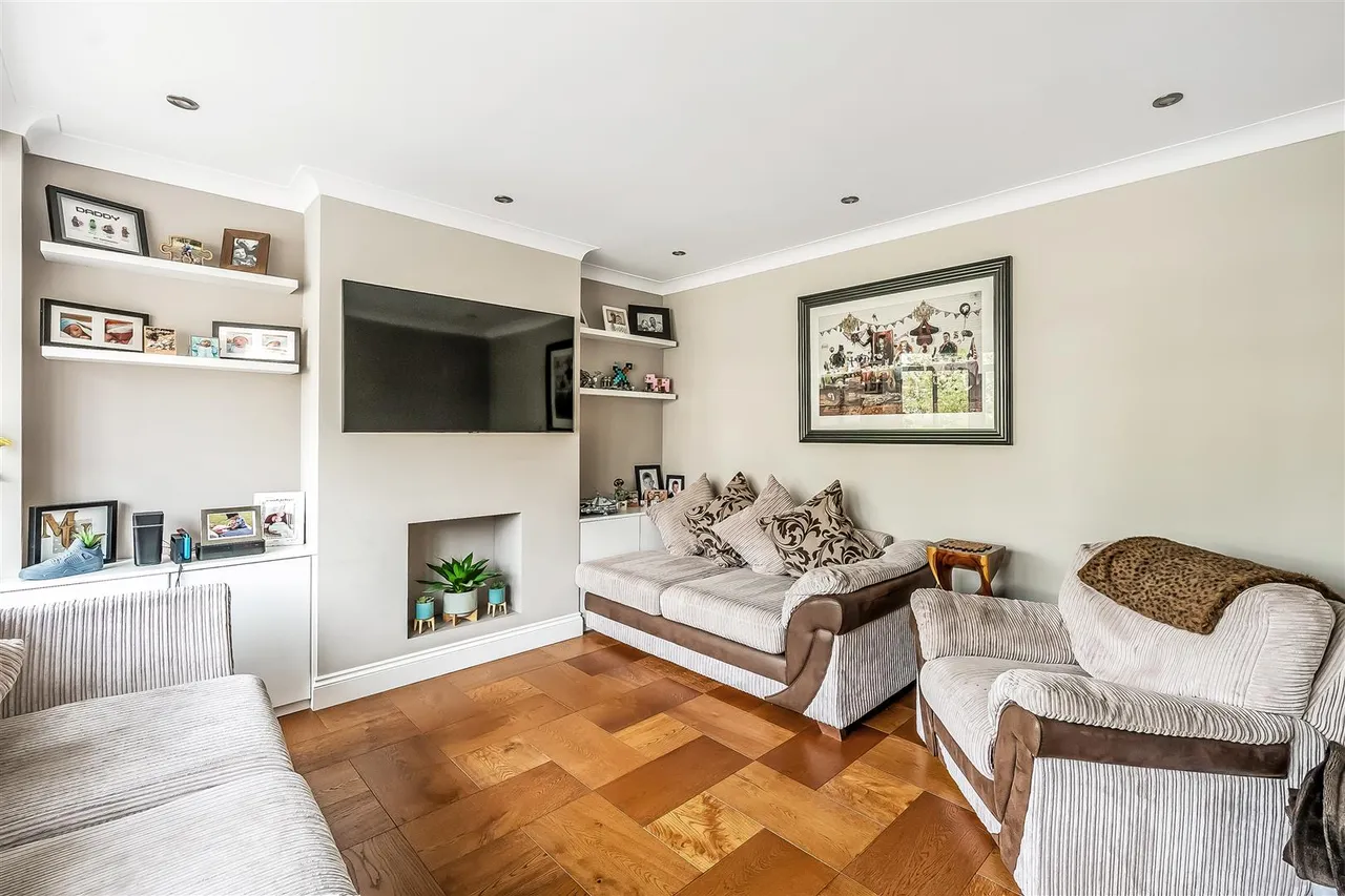 Monks Green, Fetcham, KT22, photo 3