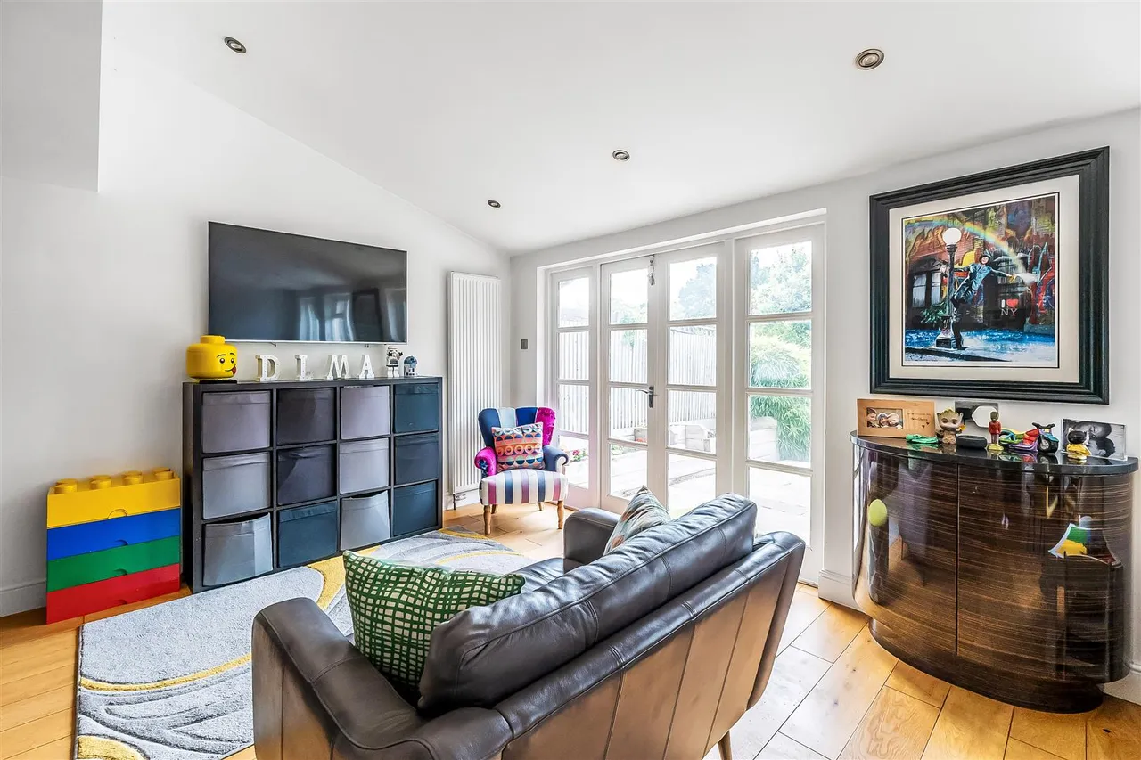 Monks Green, Fetcham, KT22, photo 6