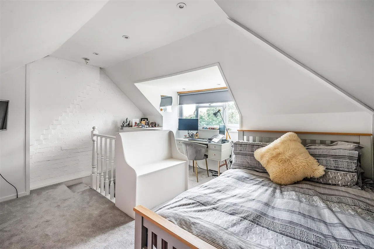 Monks Green, Fetcham, KT22, photo 13