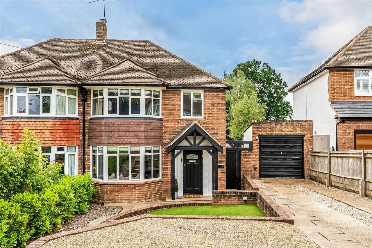 4 bed house for sale, Monks Green, Fetcham, KT22