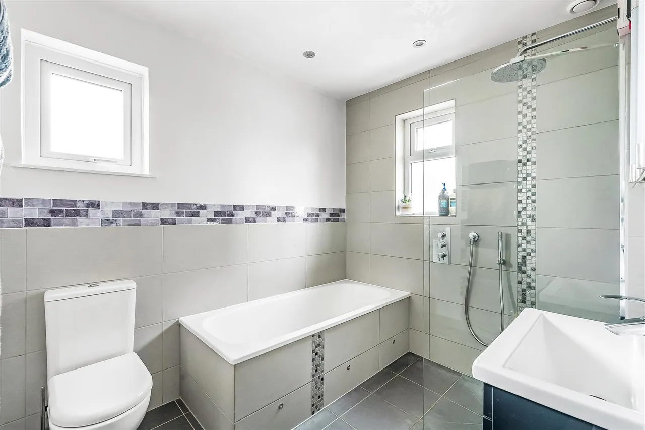 Monks Green, Fetcham, KT22, photo 12