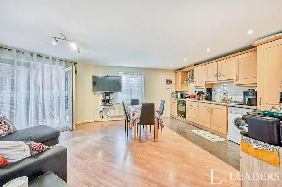 2 bed flat to rent, John Dyde Close, Bishops Stortford, CM23