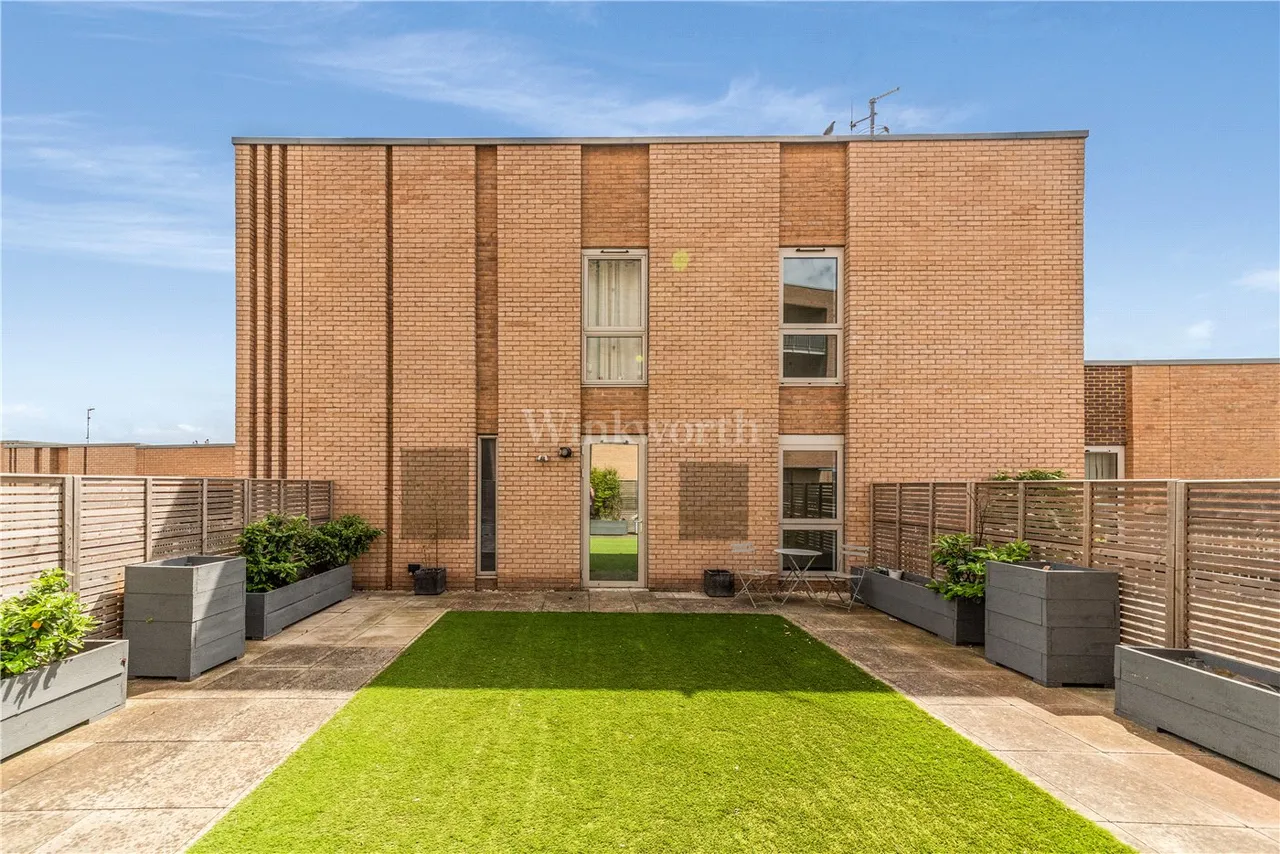 Bromley Road, London, SE6, photo 13